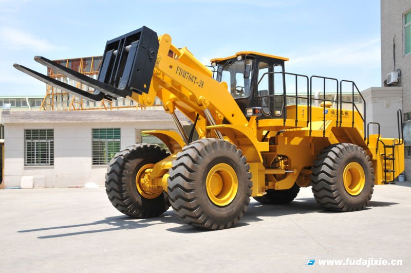 三亿官网28吨轮式叉装车通过福建省新产品新技术