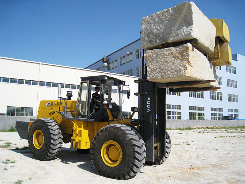 大型越野叉车（四轮驱动叉车）价格 — 三亿官网