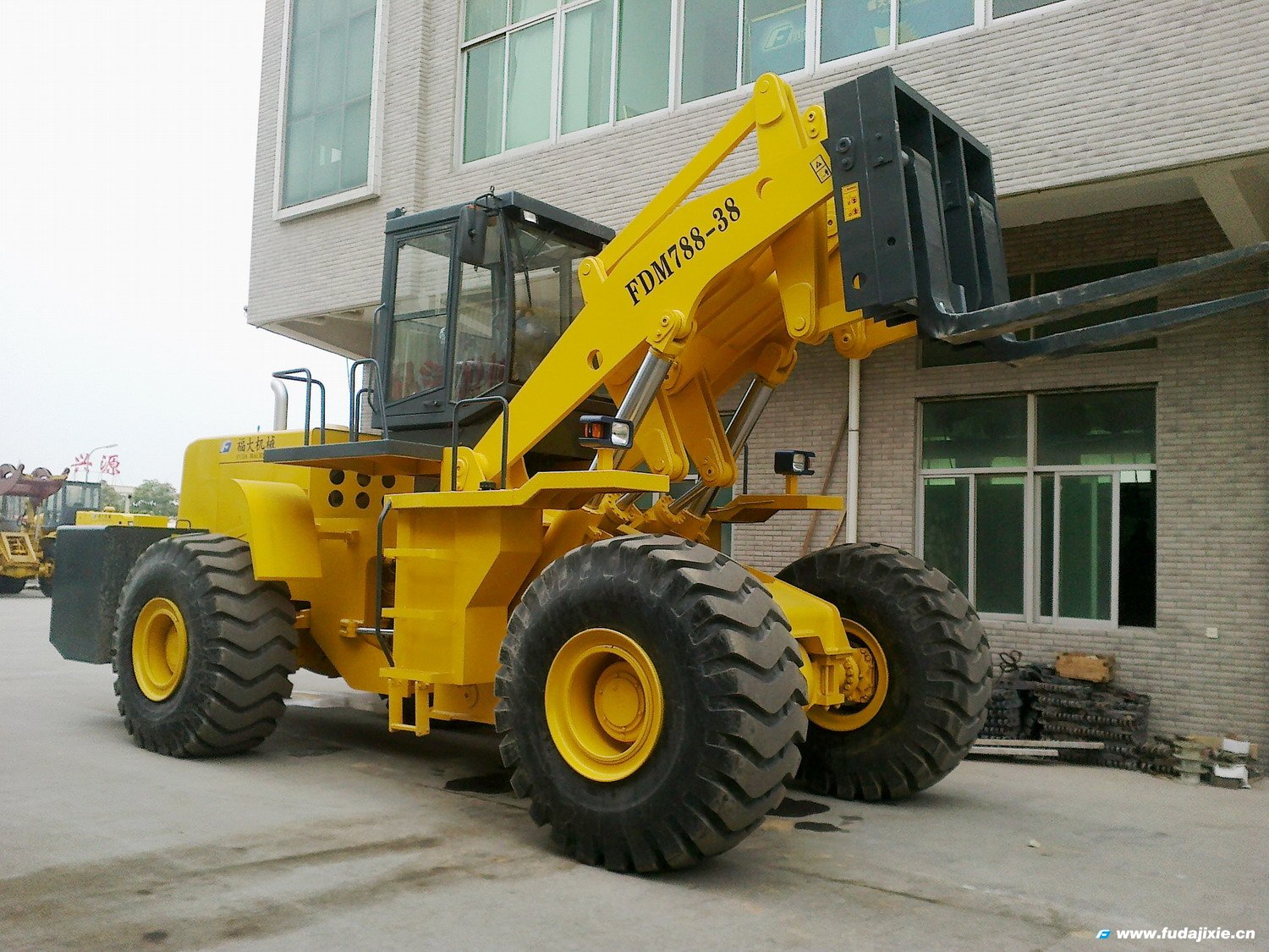 三亿官网38吨叉装车FDM788-38